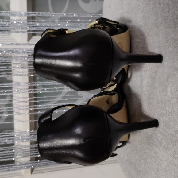 Michael Kors size 71/2 black leather sandals with gold buckles 3inch heels - Picture 7 of 7